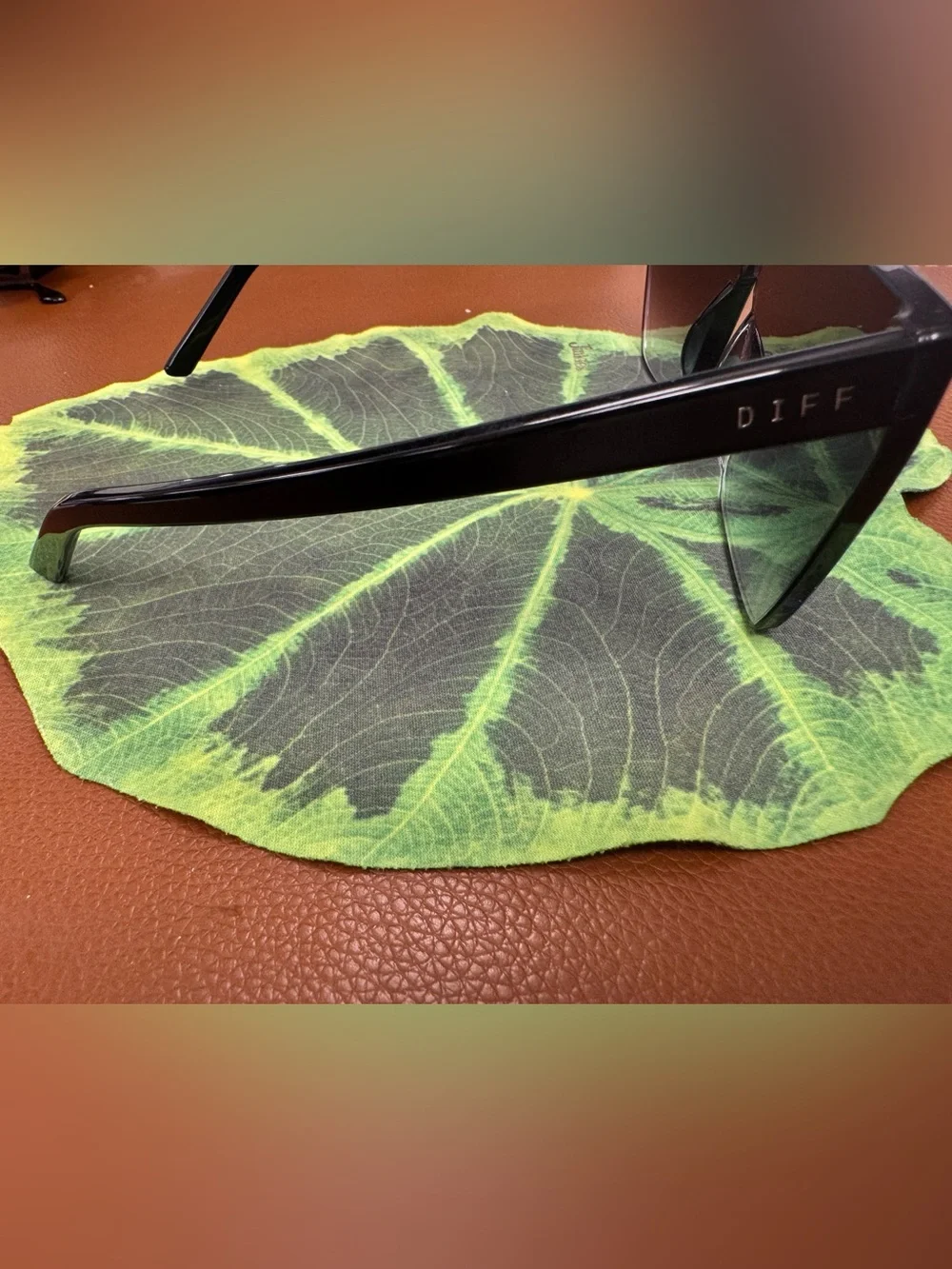 Diff Eyewear Oversized Cat-Eye Sunglasses Gray Gradient Lenses